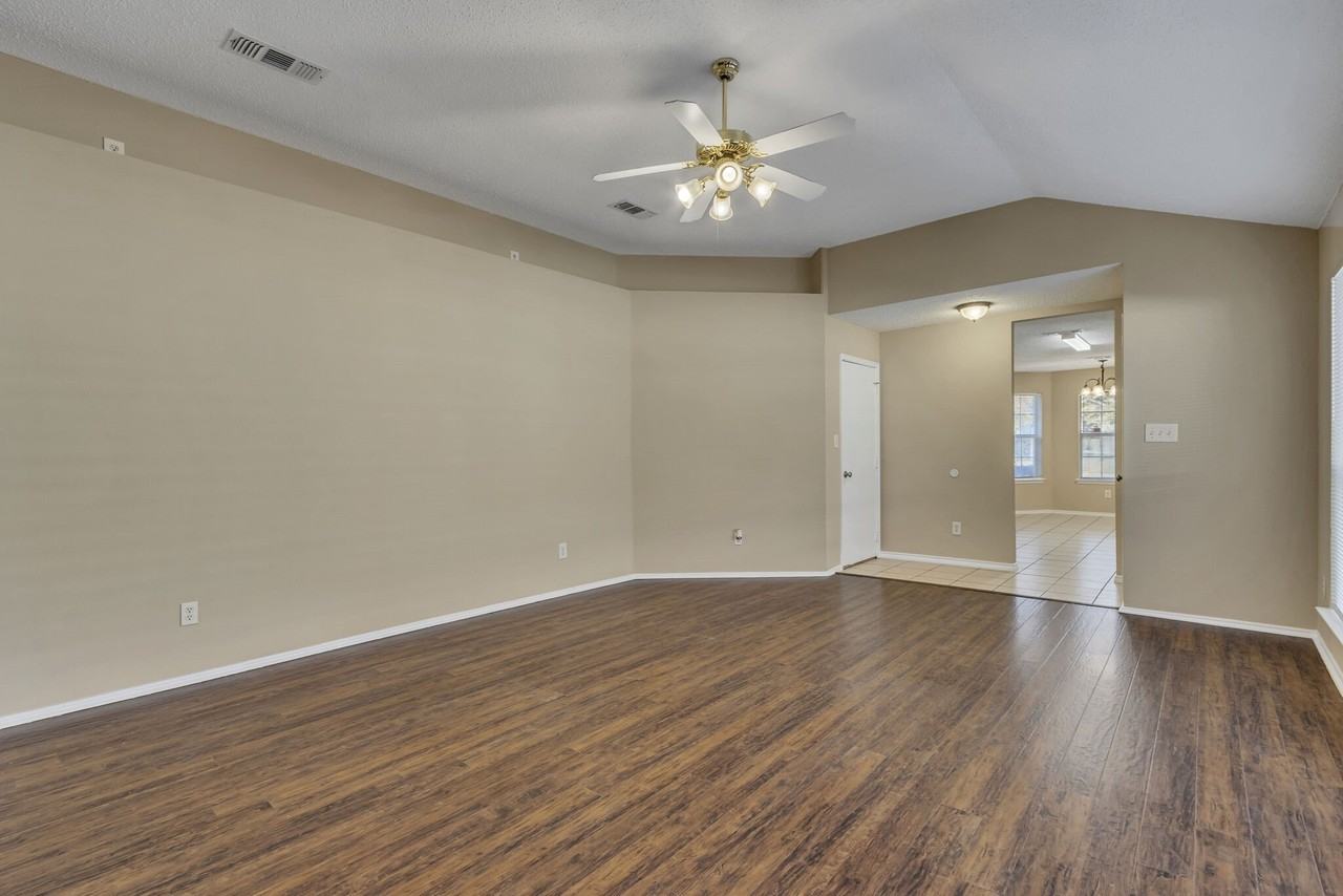 2920 Newport Ave - Photo 6 of 25