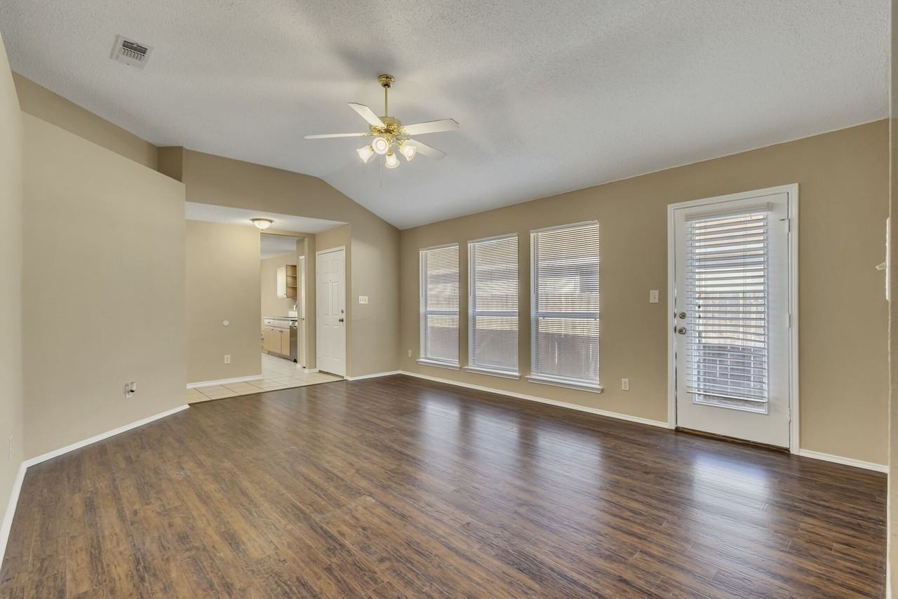 2920 Newport Ave - Photo 7 of 25