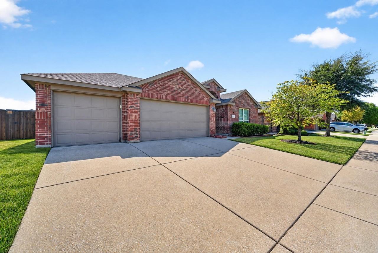 1048 Mercury Dr - Photo 2 of 31