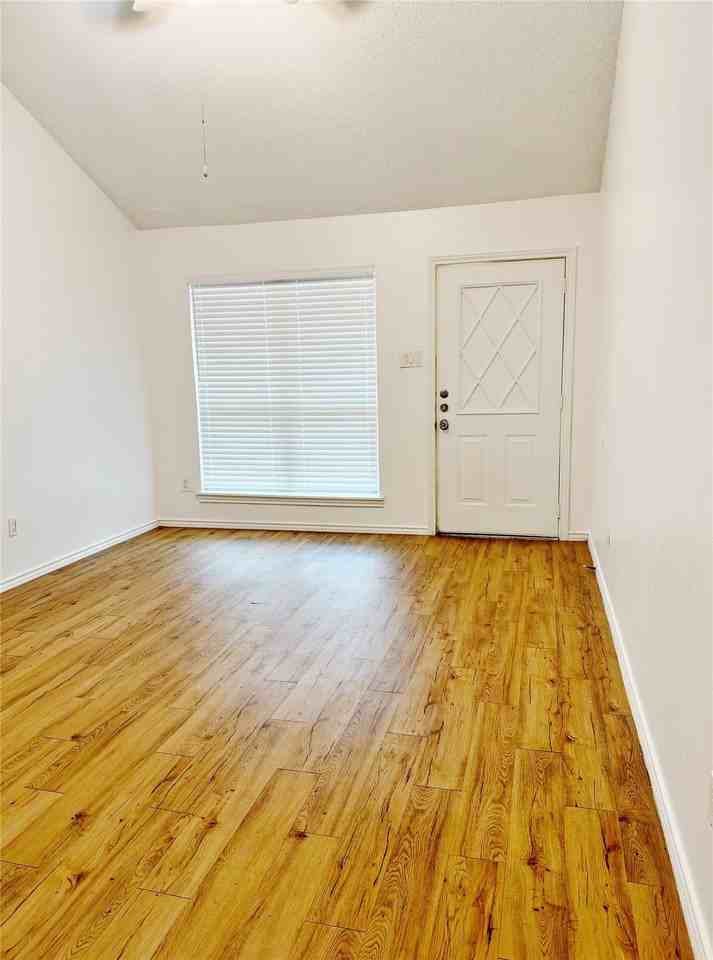 3914 William St - Photo 2 of 19