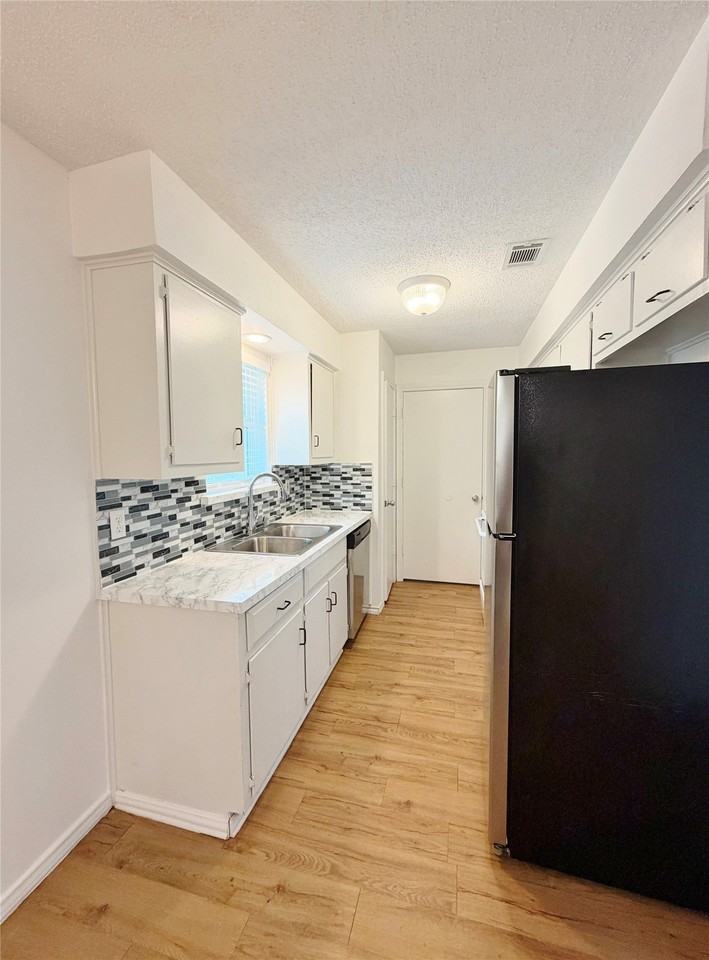 3914 William St - Photo 5 of 19