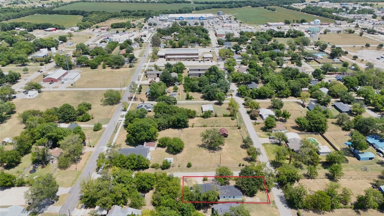 108 E Kirby - Photo 6 of 29