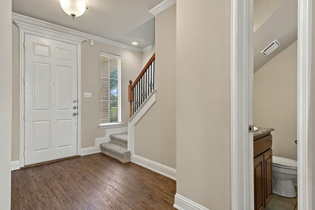 2529 Champagne Dr - Photo 5 of 27