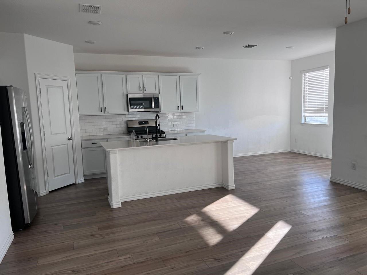 3505 Triumph Dr - Photo 5 of 25