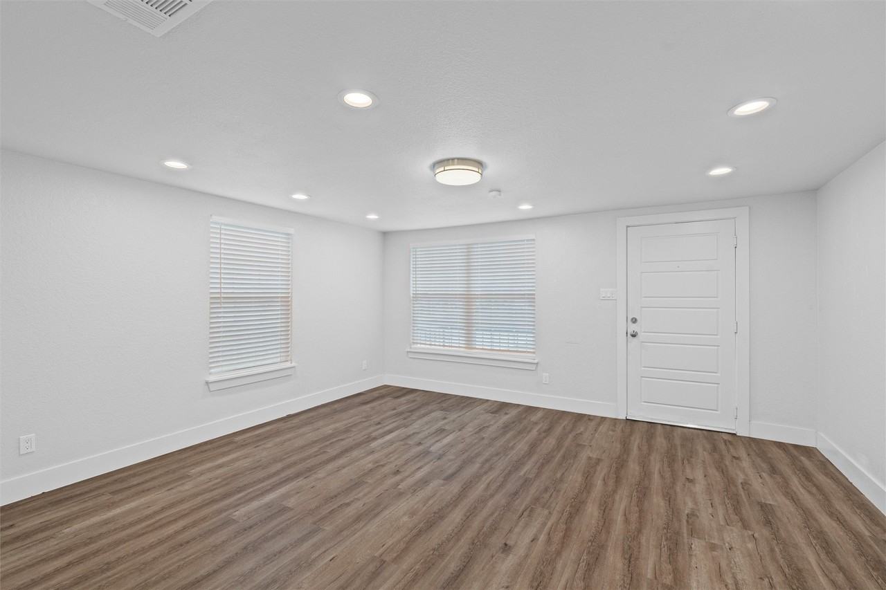 3514 Larry St - Photo 7 of 27