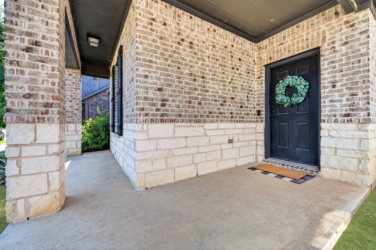 2116 Barx Dr - Photo 4 of 35