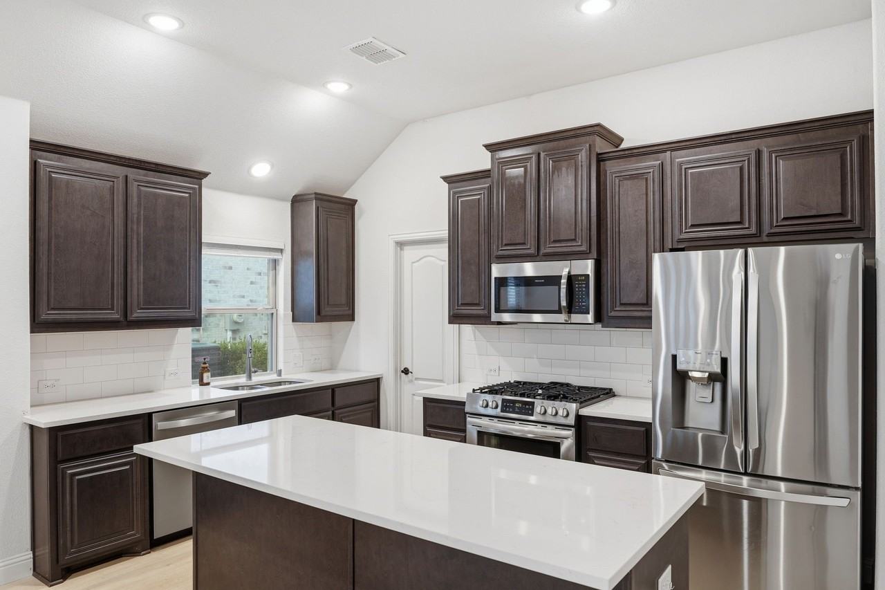 7428 Wispy Willow Ln - Photo 3 of 38