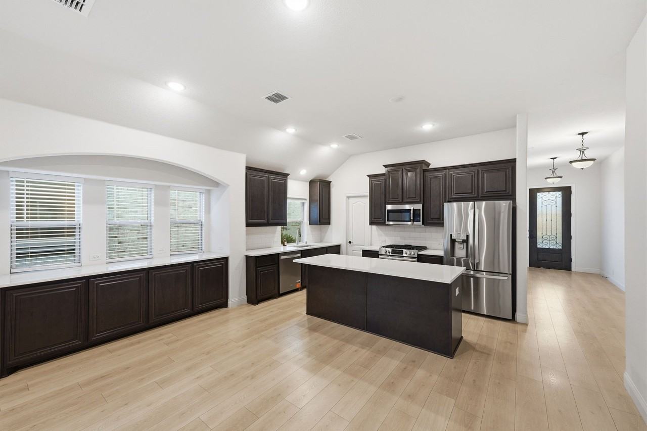 7428 Wispy Willow Ln - Photo 5 of 38