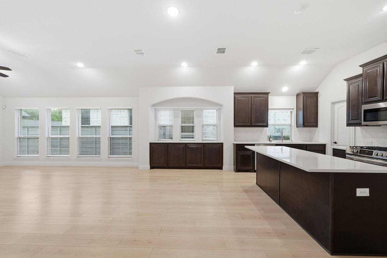 7428 Wispy Willow Ln - Photo 6 of 38