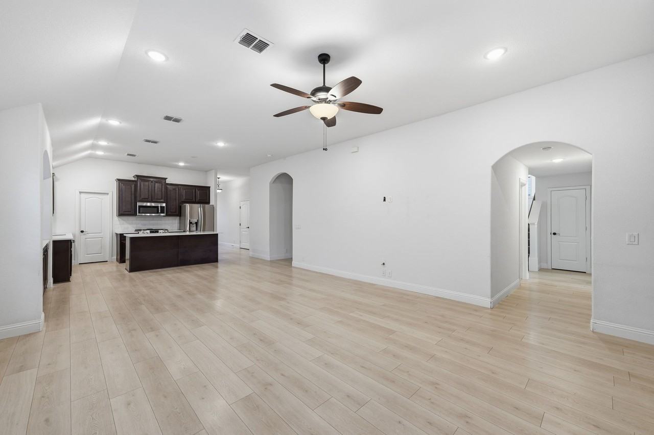 7428 Wispy Willow Ln - Photo 7 of 38