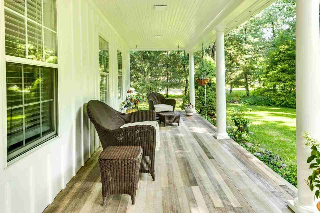 660 Sag Harbor Tpke - Photo 2 of 23