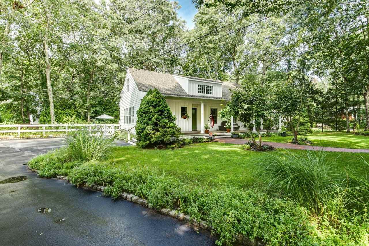 660 Sag Harbor Tpke - Photo 3 of 23
