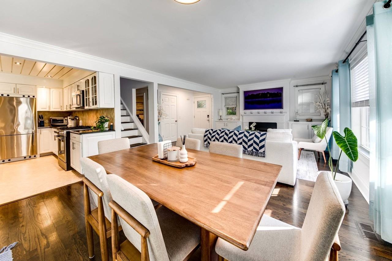 660 Sag Harbor Tpke - Photo 6 of 23