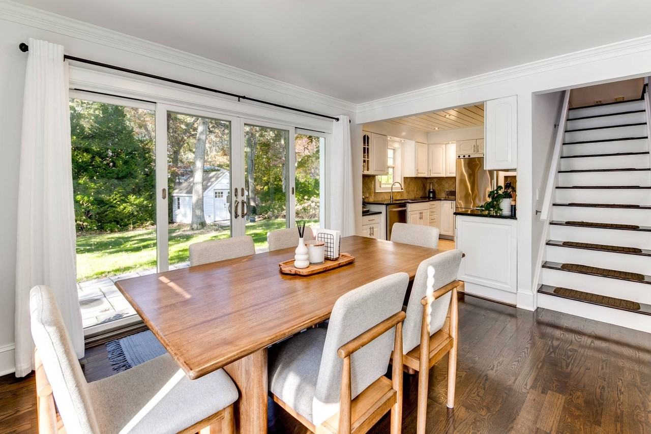 660 Sag Harbor Tpke - Photo 7 of 23