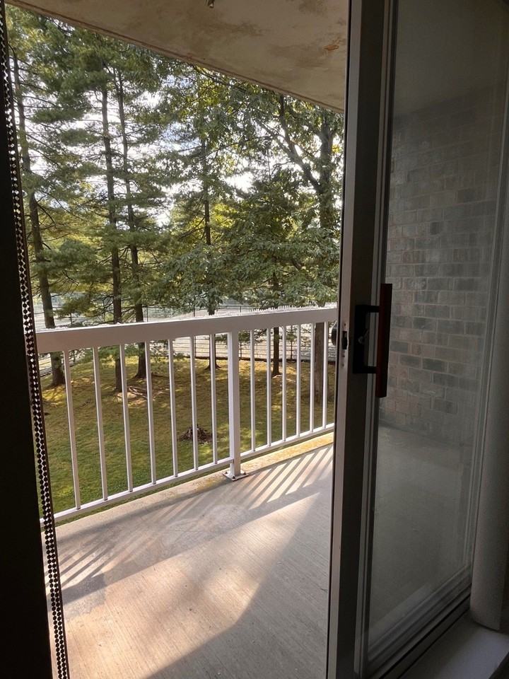 145 Wellington Ct #2E - Photo 3 of 17