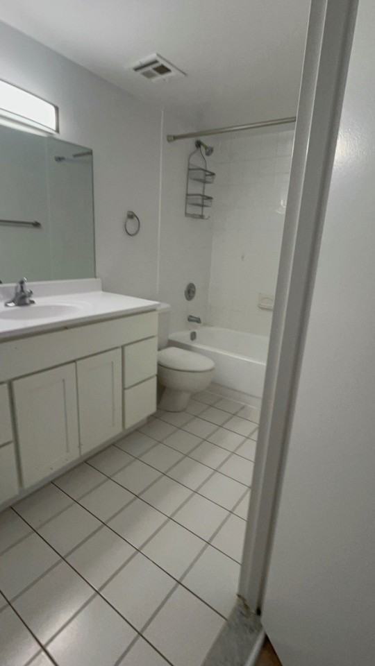 145 Wellington Ct #2E - Photo 5 of 17
