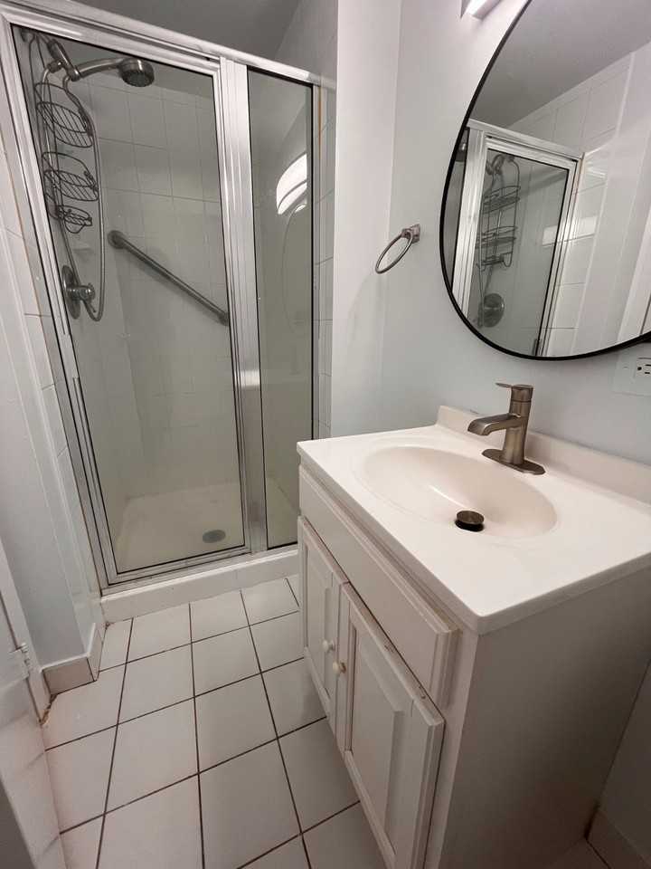 145 Wellington Ct #2E - Photo 6 of 17