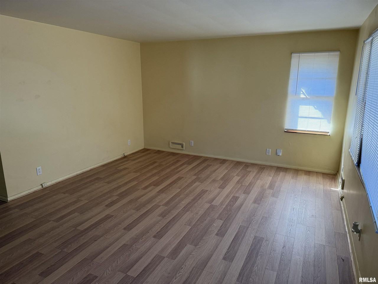 2944 S 5th St - Photo 4 of 10