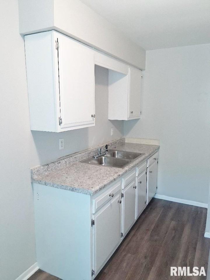 1514 N Pierson Ave #A - Photo 5 of 9