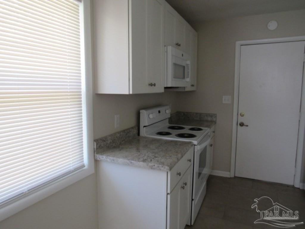 3780 Whispering Pines Dr - Photo 4 of 10