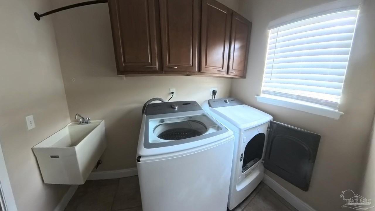 1441 Chalet Pl - Photo 4 of 4