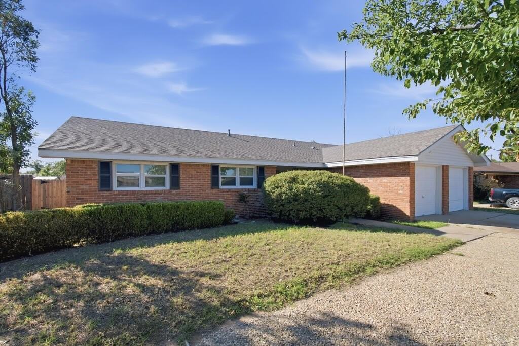 723 W Dormard Ave - Photo 3 of 45
