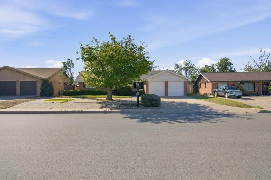 723 W Dormard Ave - Photo 4 of 45