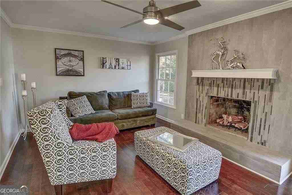 3188 Robin Ln - Photo 4 of 20