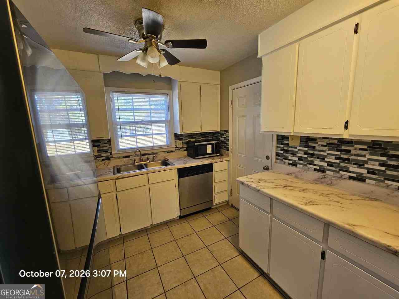 110 Stonefield Ct - Photo 2 of 24