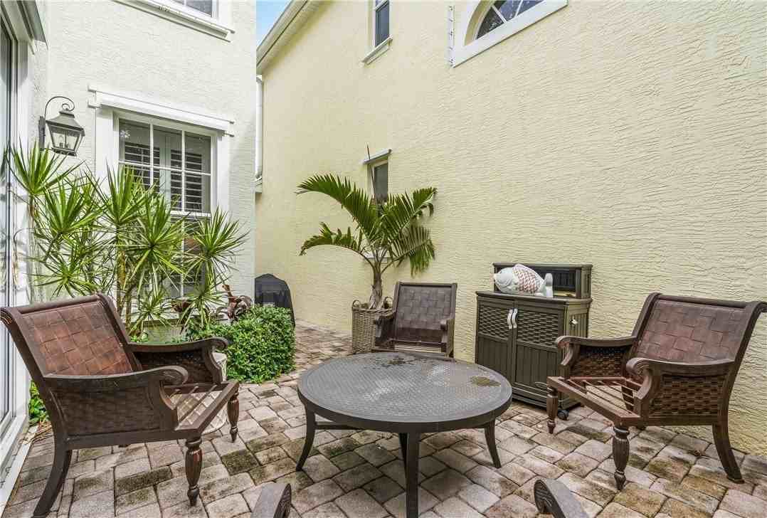 8752 Windy Oaks Ct - Photo 4 of 36