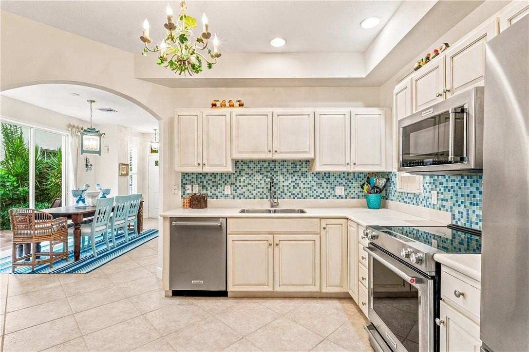 8752 Windy Oaks Ct - Photo 7 of 36