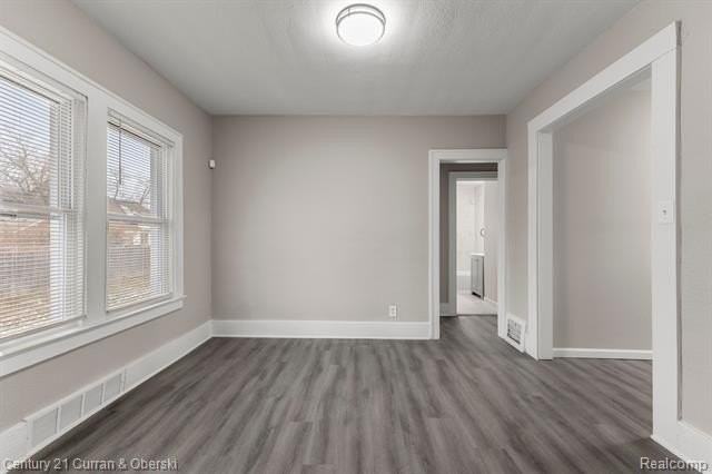 16508 Turner St - Photo 6 of 27