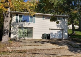 featured image of 801 N Long Lake Blvd