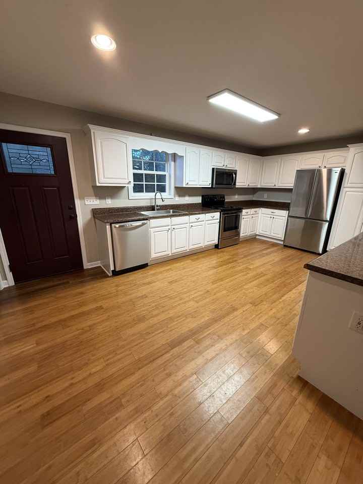 180 Ashwood Rd - Photo 3 of 11