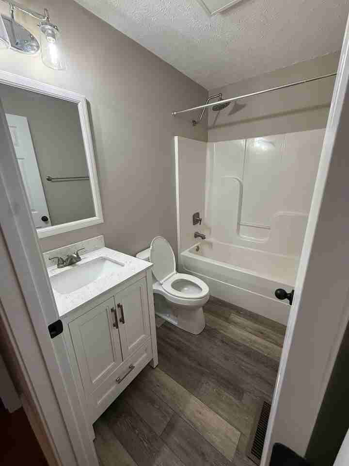 180 Ashwood Rd - Photo 6 of 11