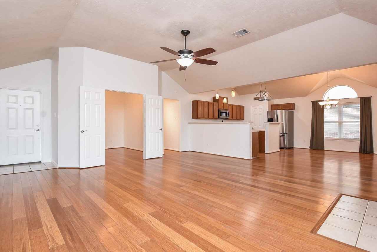 6730 Albion Cresent Dr - Photo 3 of 20