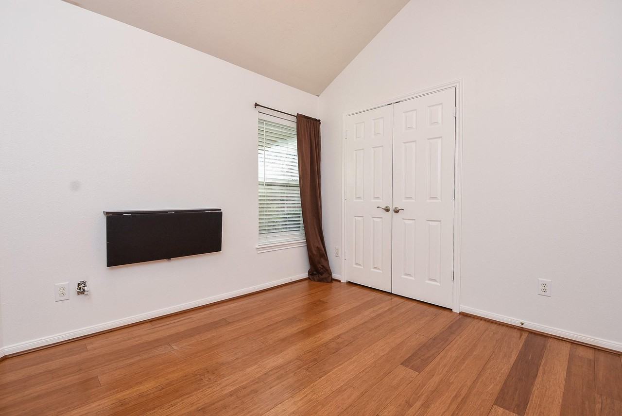 6730 Albion Cresent Dr - Photo 4 of 20