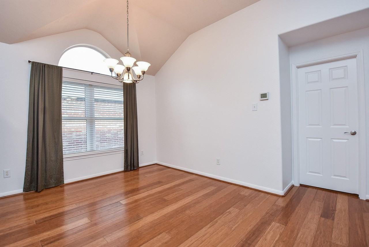 6730 Albion Cresent Dr - Photo 5 of 20