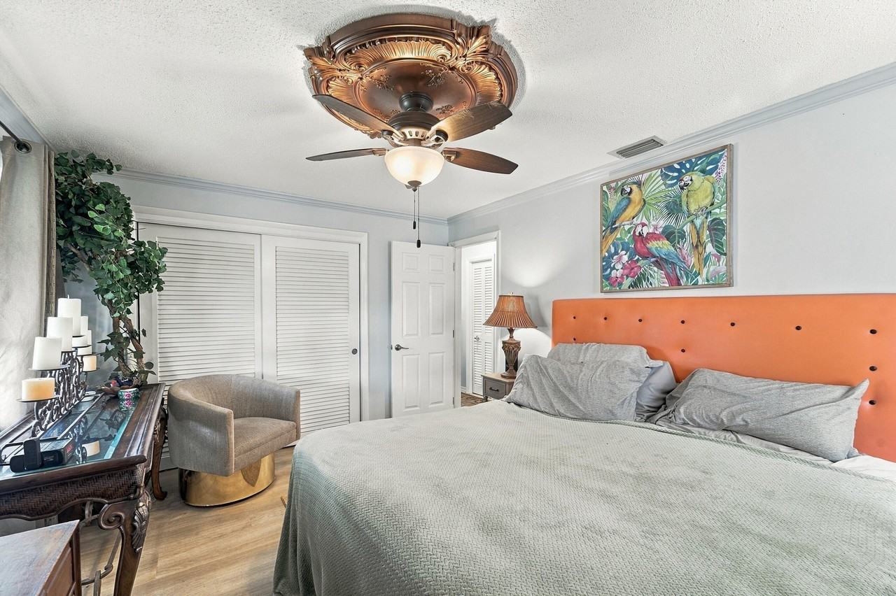 111 Nw 25th Ct - Photo 6 of 17