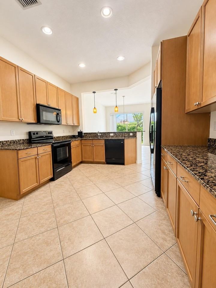 4730 S Prive Cir - Photo 2 of 40