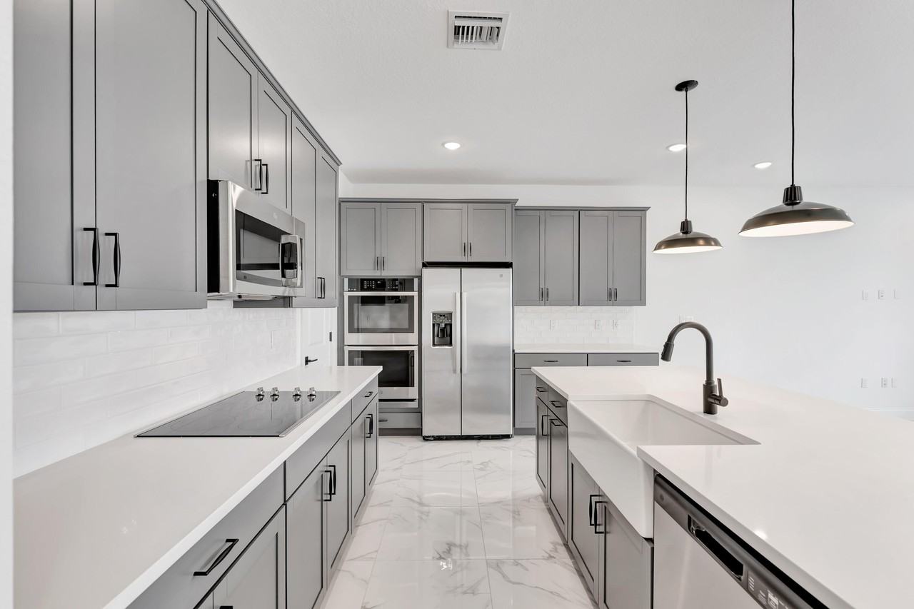 179 Se Birch Ter - Photo 3 of 43