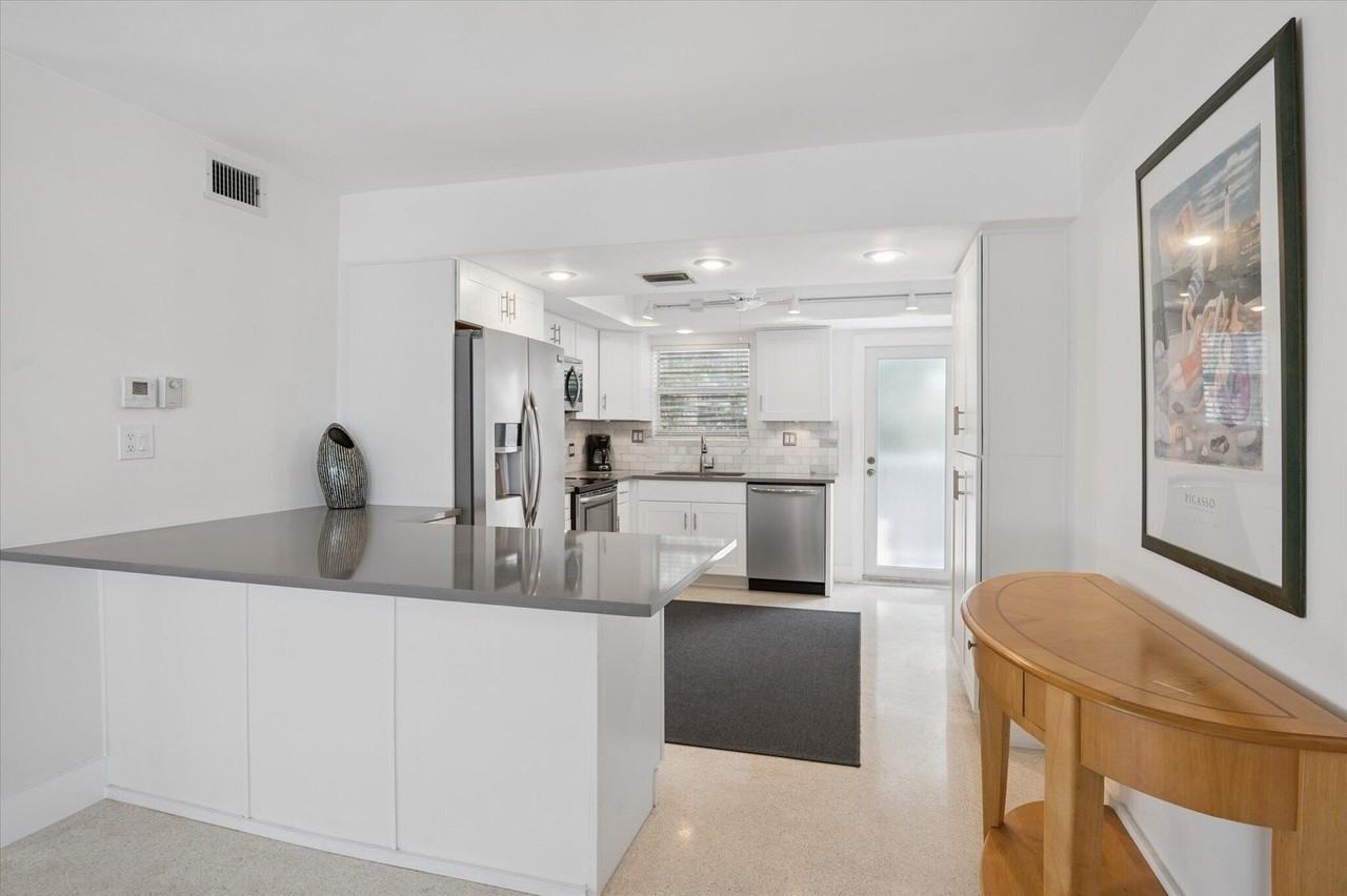 609 Bayshore Dr #6 - Photo 6 of 21