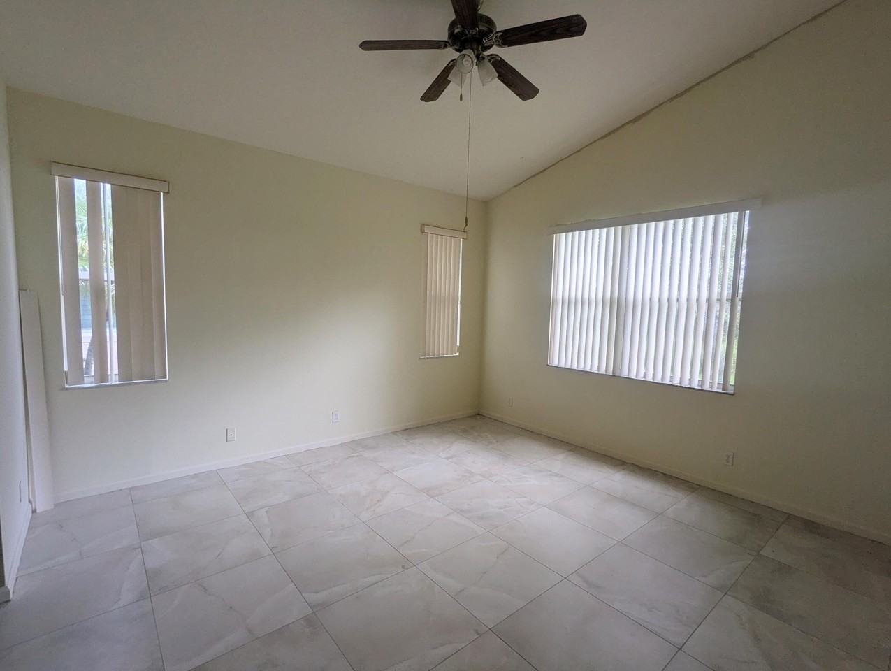 185 Nw Willow Grove Ave - Photo 6 of 33