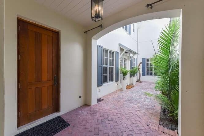 1014 Bay St - Photo 2 of 35