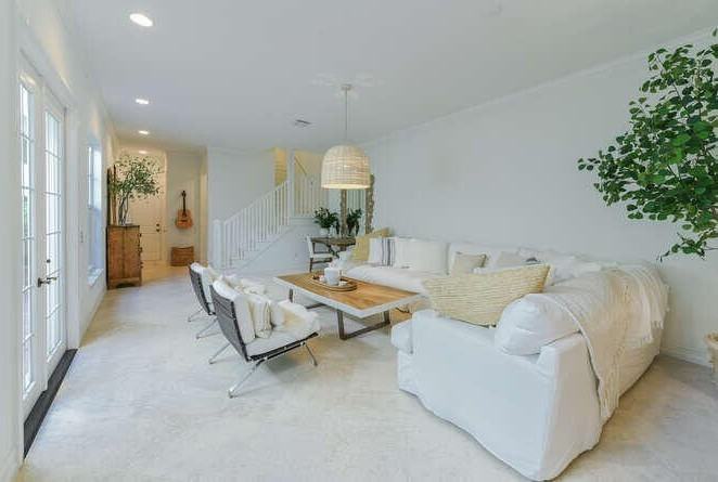 1014 Bay St - Photo 4 of 35