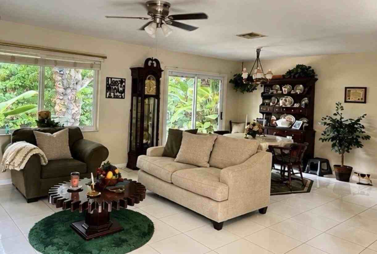 400 Sw Natura Ave - Photo 2 of 9