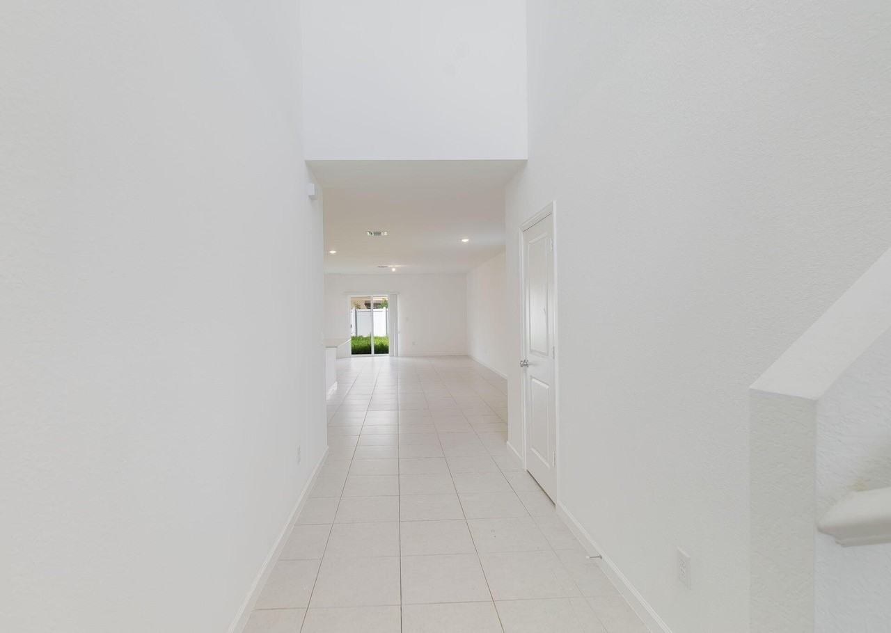 731 Carlyle Way - Photo 3 of 50