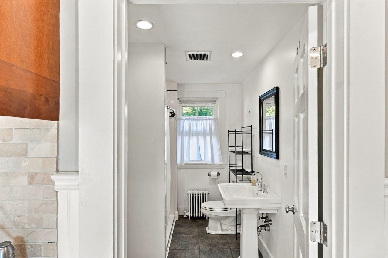 236 Bolton St - Photo 6 of 24