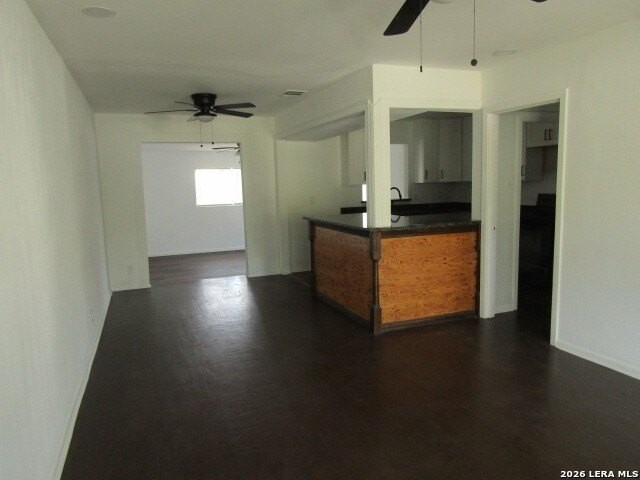 403 Pilgrim Dr - Photo 5 of 21