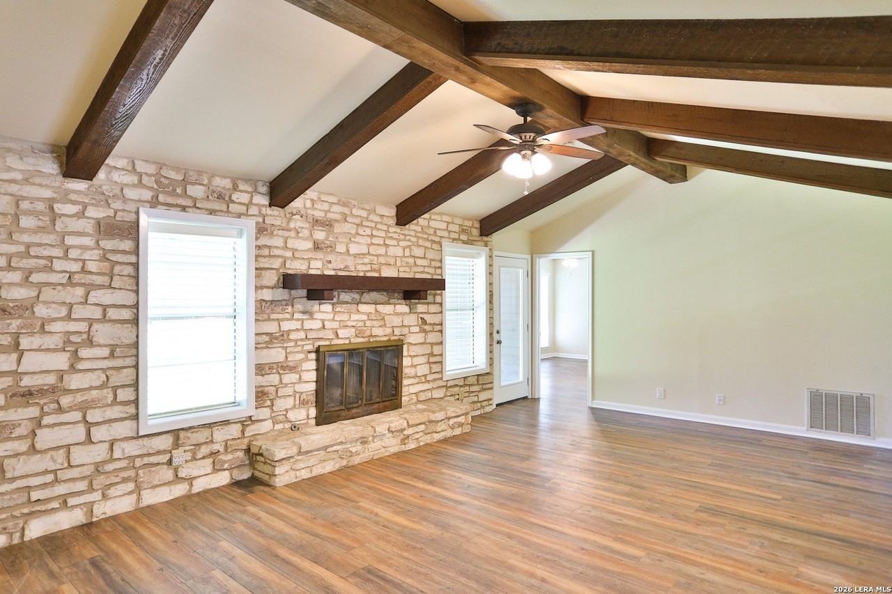 131 Creekside Dr - Photo 5 of 31